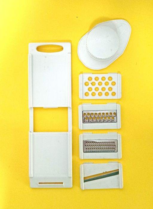 Терка с 4-мя насадками (в контейнере)