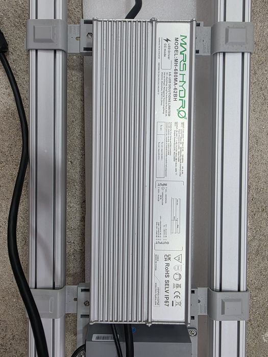 2x LED Mars Hydro + Viparspectra