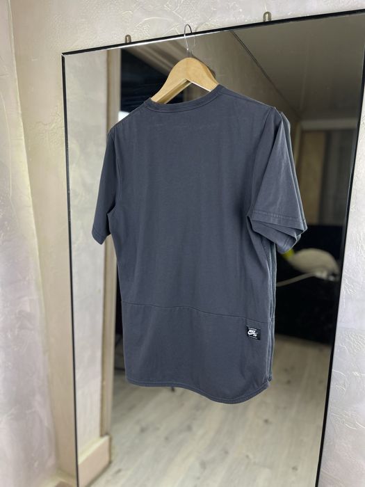 Футболка Nike SB Dri-FIT: Технологічний комфорт та стріт-стайл