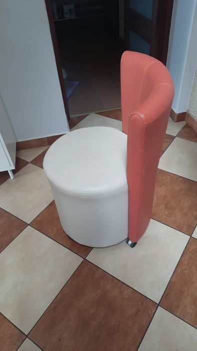 Pufa z oparciem-bikolor