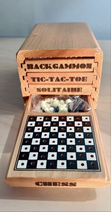 Conjunto de três jogos tradicionais em madeira