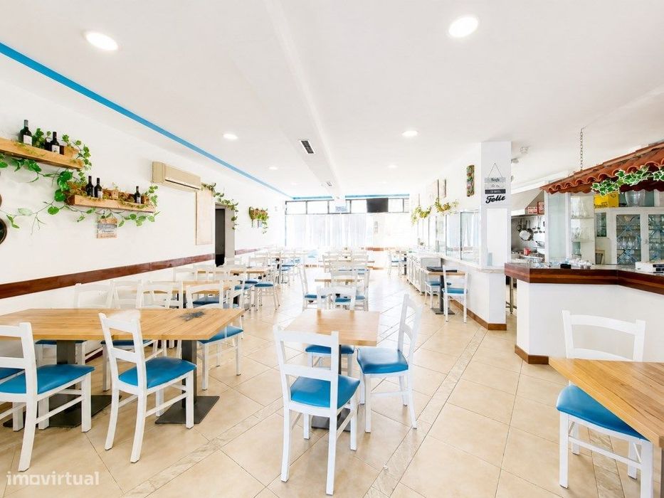 Restaurant/Shop for Sale in Ferreiras – Excellent Location and...