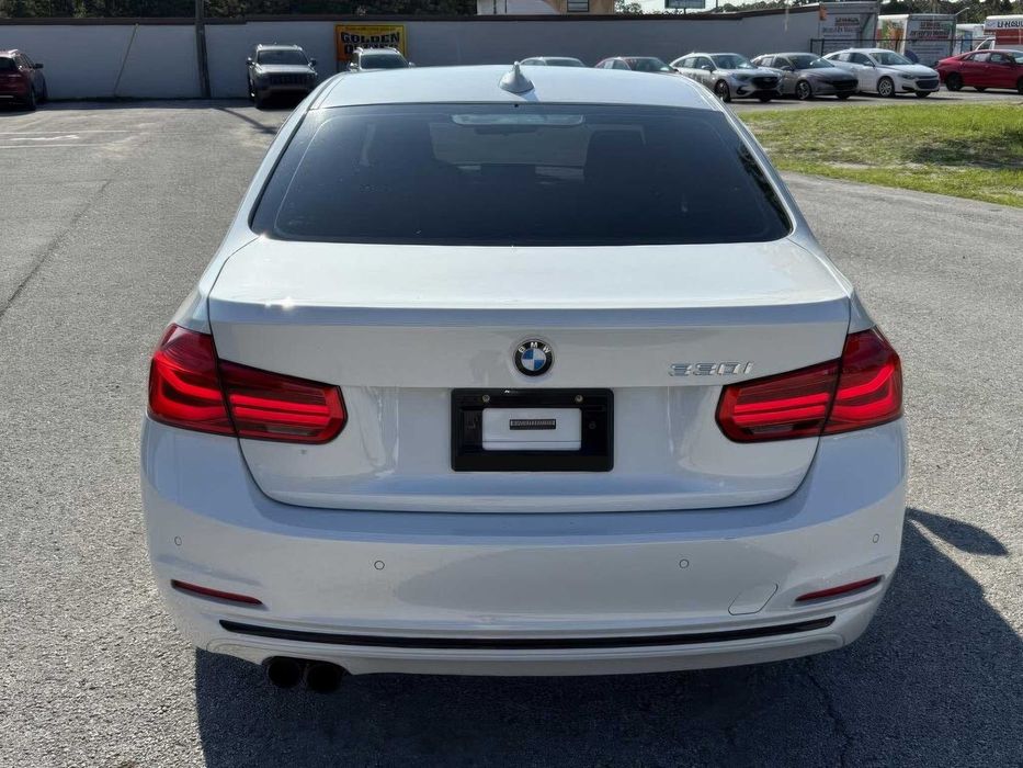 BMW 3 Series 330i      2018