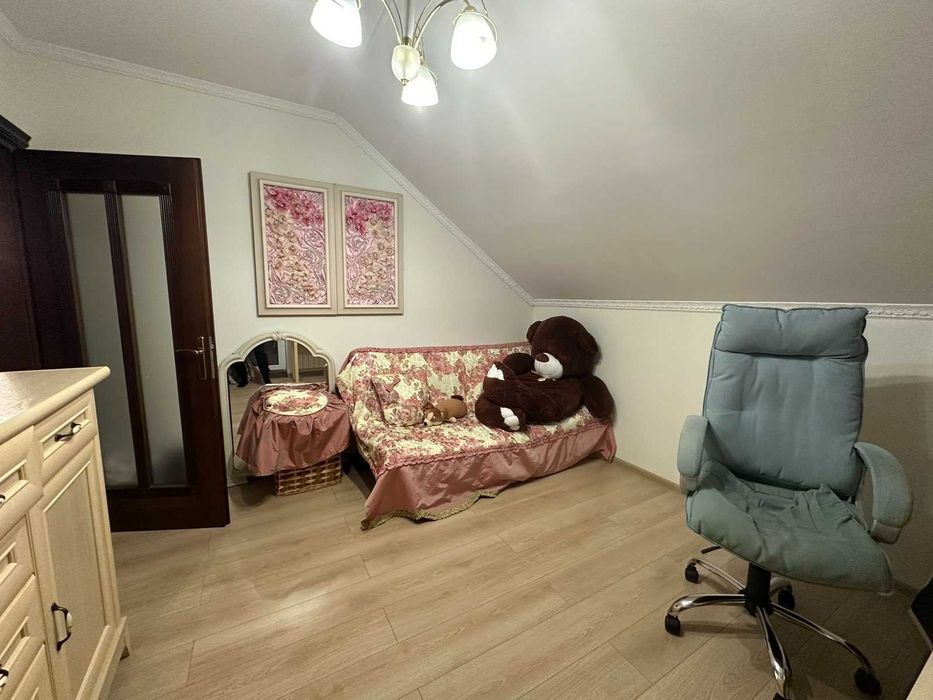 Продається сучасний 1,5-рівневий будинок у с. Барвінок