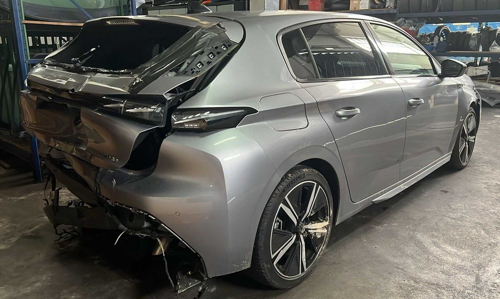 Peugeot 308 III 1.6 Plug-In Hybrid, 2024 - SALVADO - IVA Dedutível