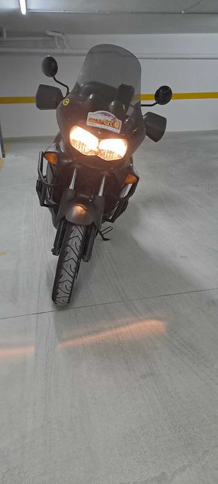 Honda Varadero, 1999 em excelente estado de conservação, sempre de garagem, pronta para fazer muitos kilometros