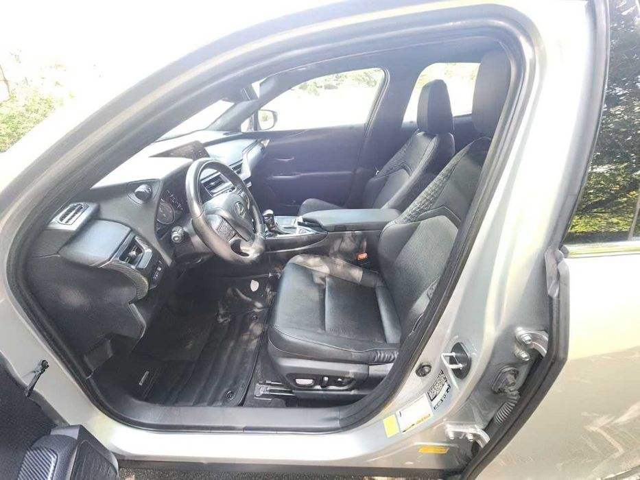Lexus UX 250h      2020