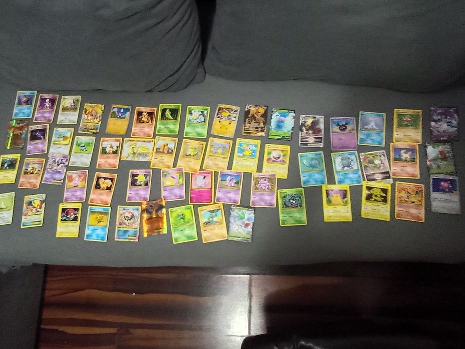 Różne karty Pokemon