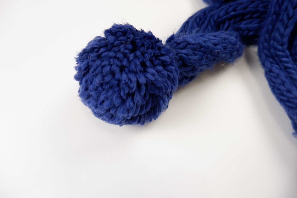 Шарф с крупно вязаный с помпоном синий длинный ручная работа хомут