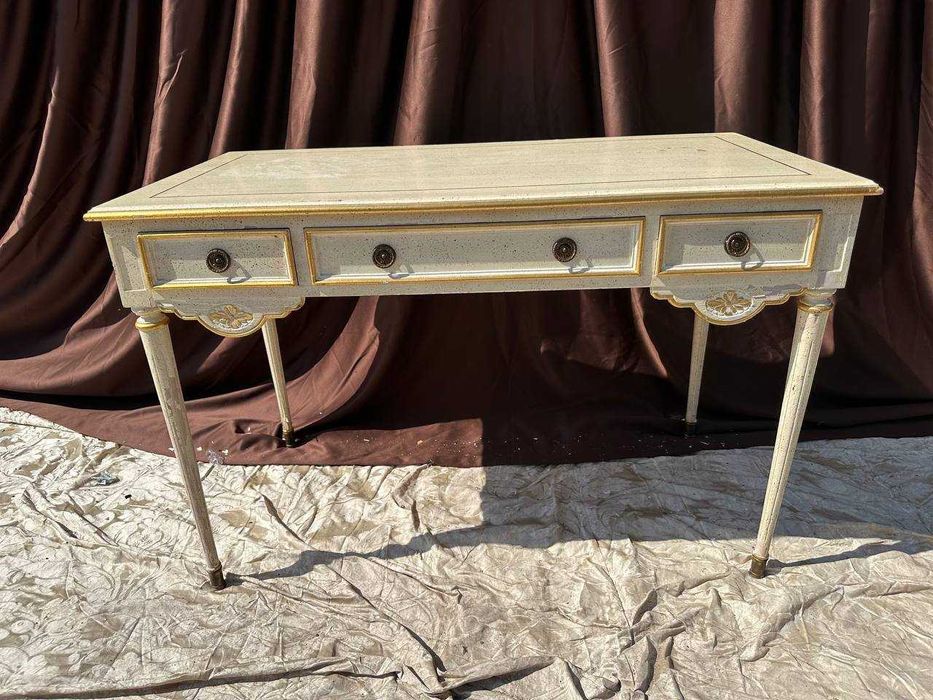 Стол с 3 ящиками.Лот 118.