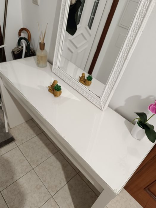 Toucador ou móvel para entrada