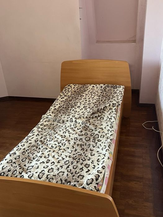 Кровать полуторная Срочно поодам