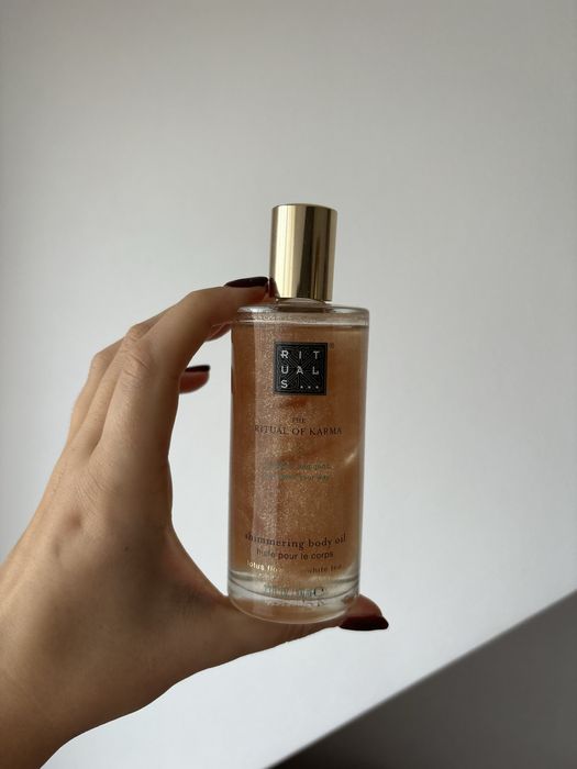 Okejek do ciała z brokatem Rituals Ritual of karma