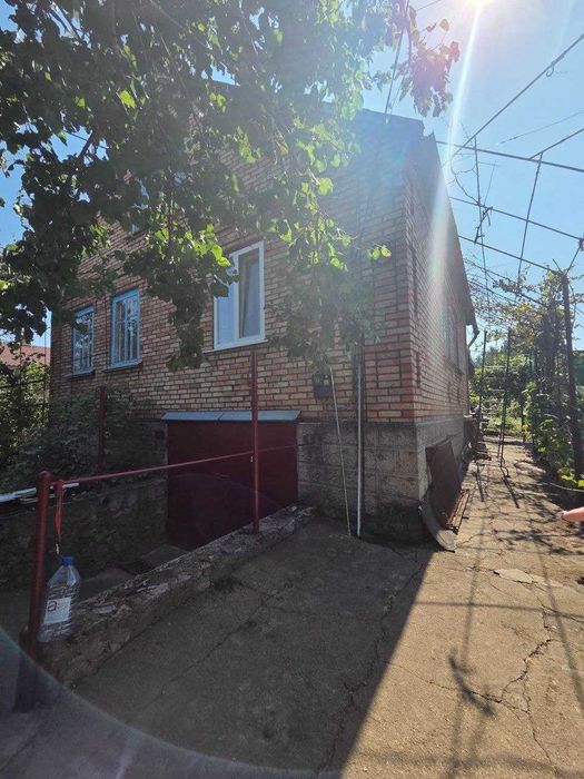 Продам будинок у районі Інституту(за дитсадком номер 8)
