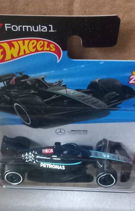 Mercedes-amg petronas formula one team hot wheels