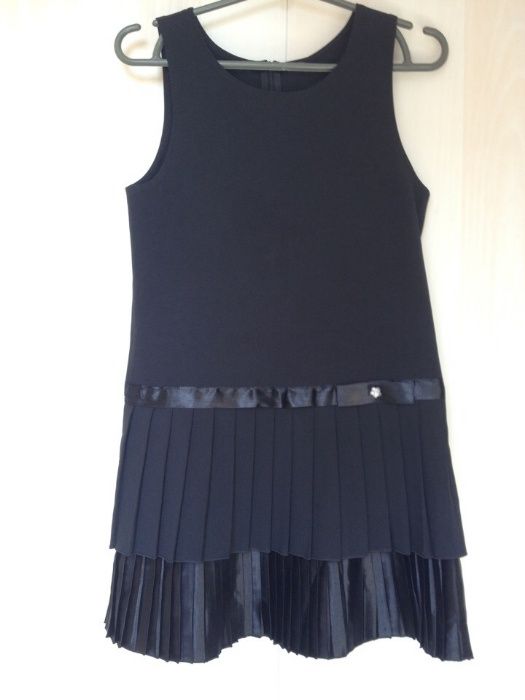 Сарафан, платье школьное состояние нового.