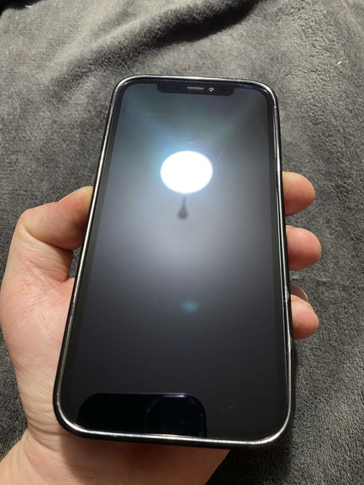 Продам Iphone 12