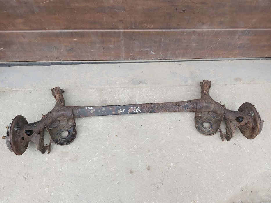 Toyota Yaris II III belka zawieszenia tył bębny