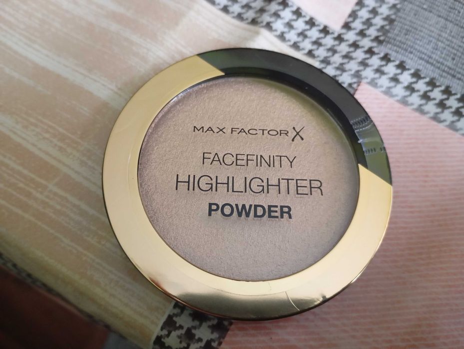 Max Factor Facefinity Rozświetlacz 002 Golden Hour