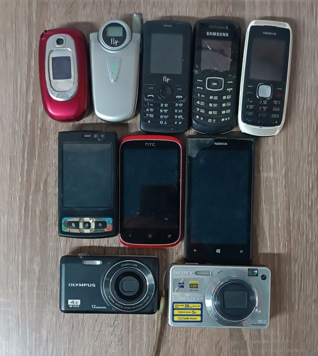 продам на запчасти телефоны. ноутбуки.