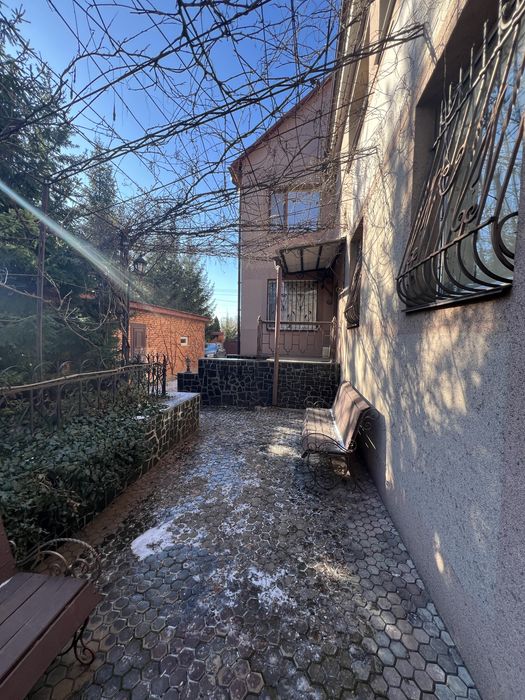 Продаж гарного будинку район Світанку  390 квм