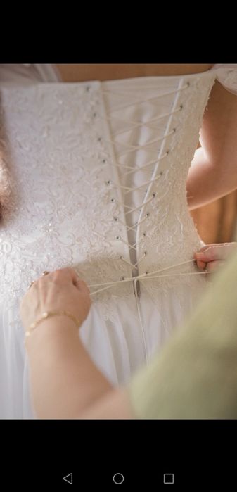 śnieżno biała suknia ślubna