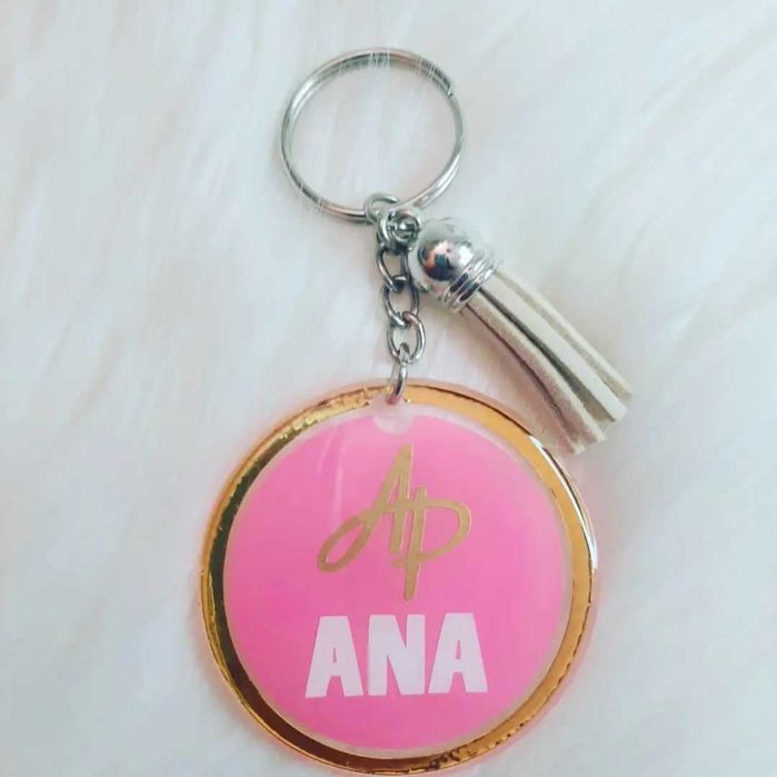 Chaveiro com borla / nome e inicial / presente perfeito