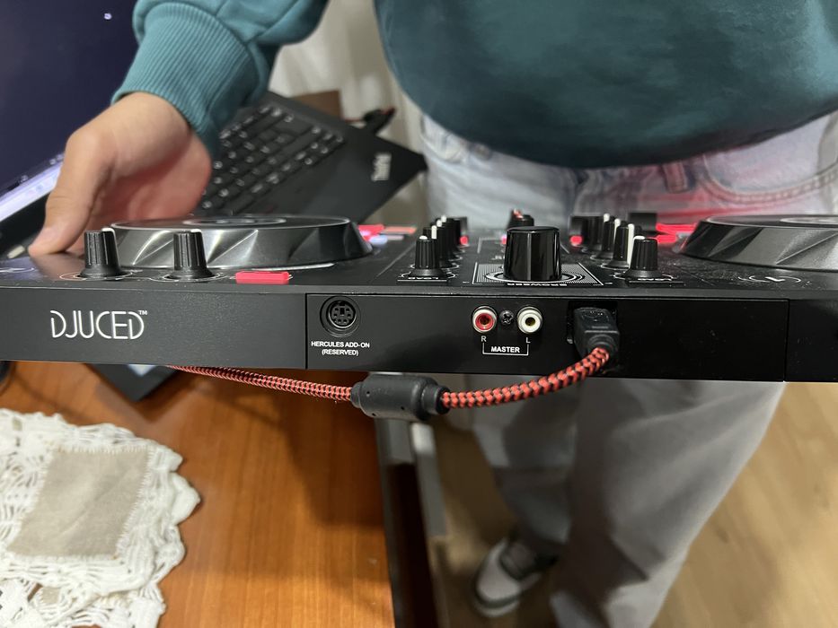 Controlador DJ HERCULES Impulse 300