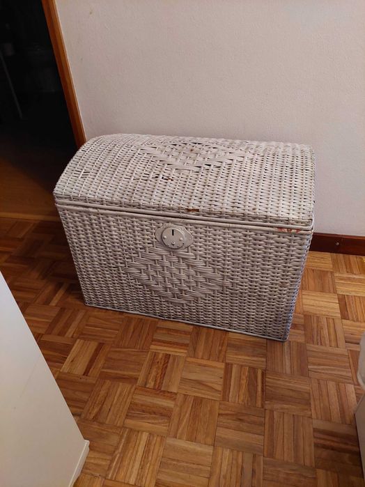 Baú em verga antigo