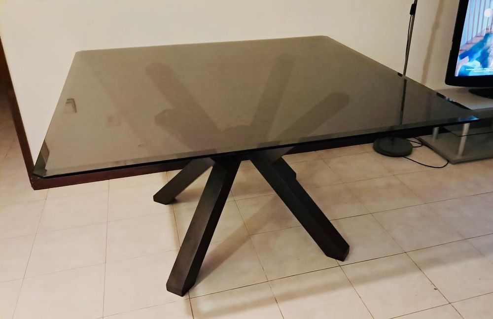 Mesa de jantar em vidro
