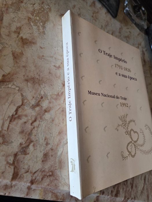 Livro O traje Imperio