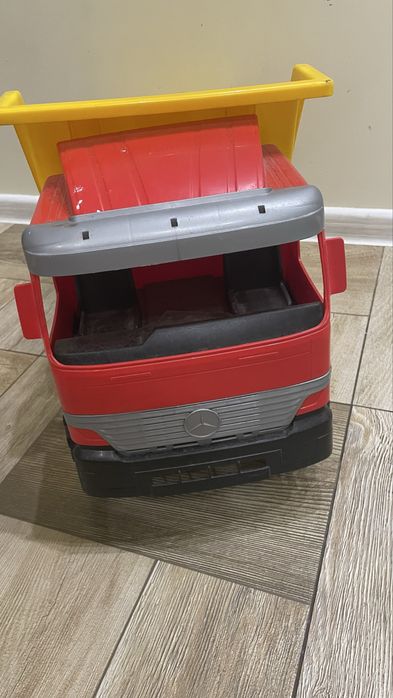 Самосвал большой.