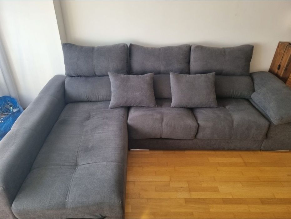 Sofá Chaise Longue 2,85m –  higienizado + Baú – Excelente Estado