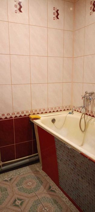 Продам двокімнатну по вул Черкасова