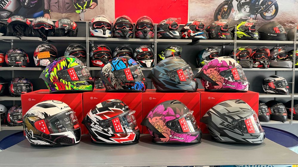 Capacete fechado / integral / estrada / moto LS2 FF320 Stream