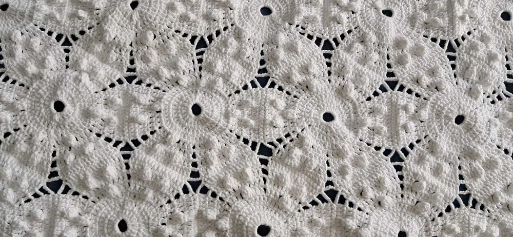 Colcha de renda feita à mão