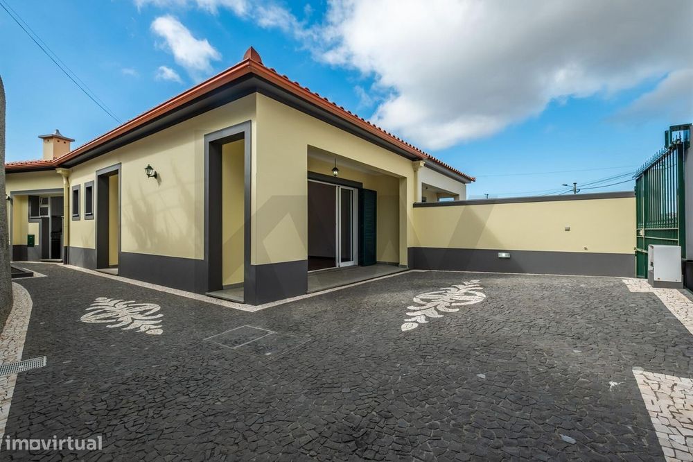 Moradia Térrea T2 com Estacionamento em São Roque, Funchal – Praticida