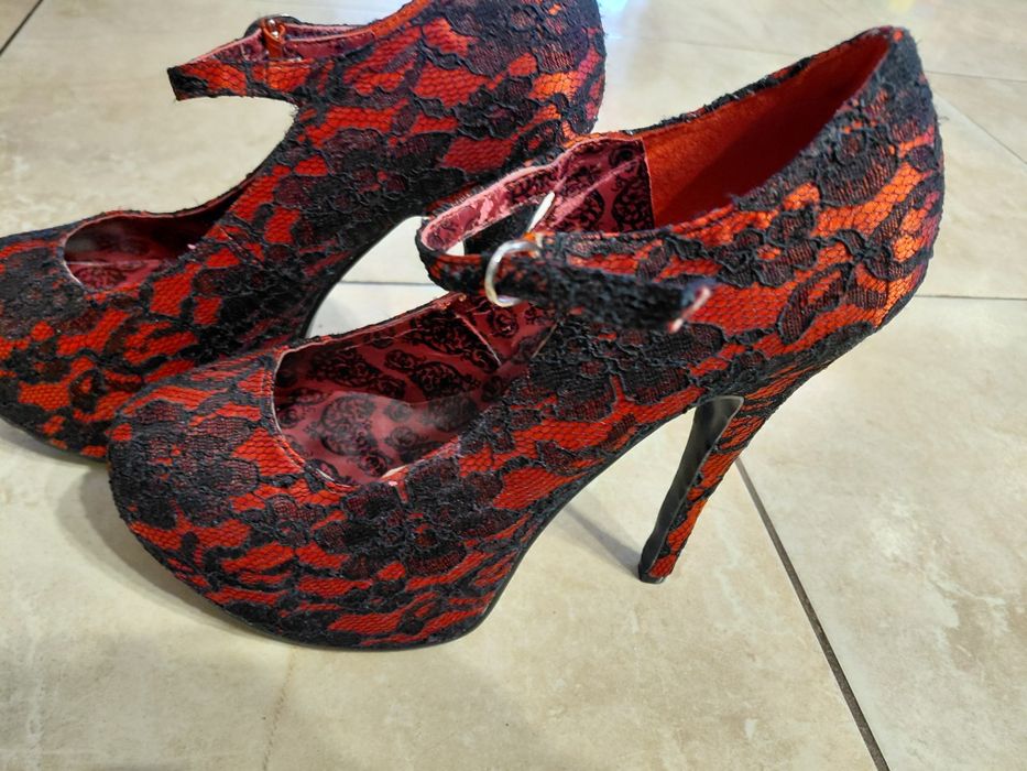 Szpilki damskie na koturnie marki Bordello, rozmiar 39