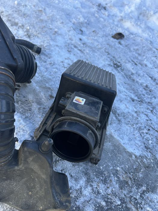 Корпус повітряного фільтру розходомір Ніссан Максима