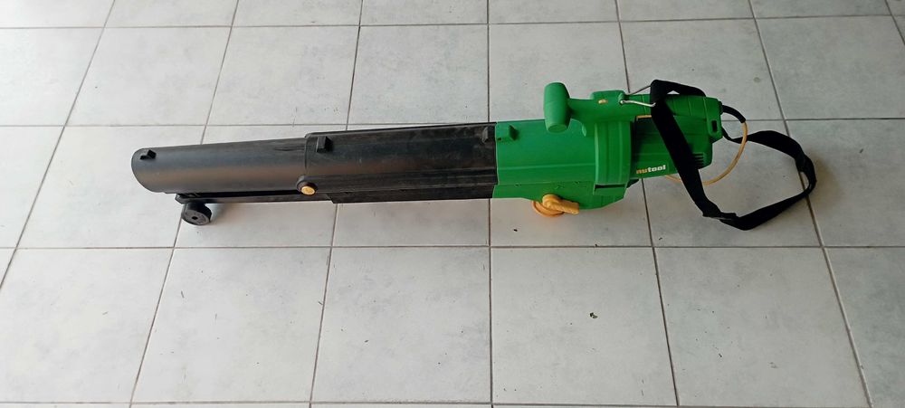 Soprador e Triturador de folhas Com saco Recoletor.