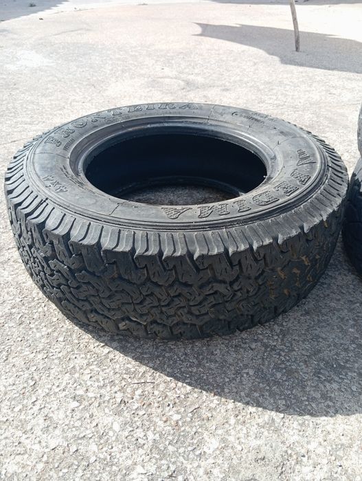 235/70 r16 estavam montados num Terrano