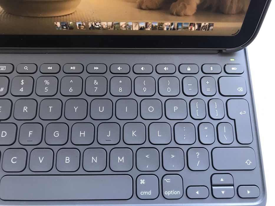 Чохол-клавіатура Logitech Slim Folio для iPad 10th Gen (10.9"). Практично новий!