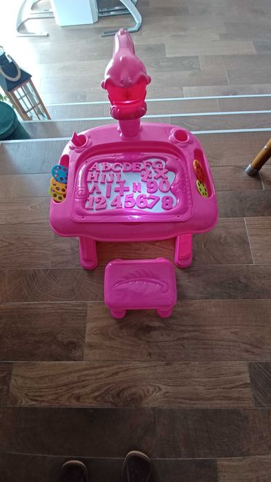 Stolik interaktywny z krzesełkiem