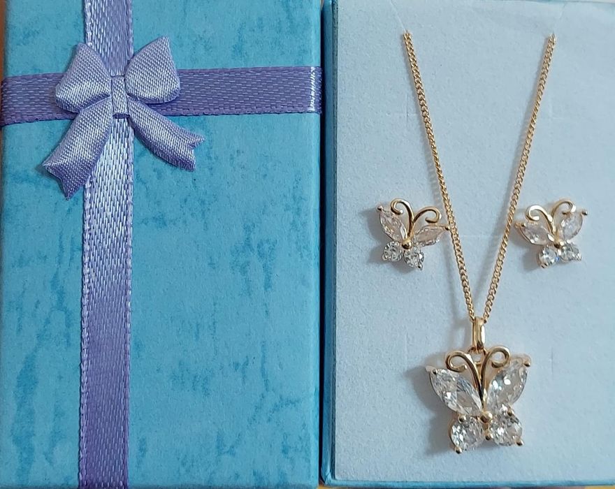 Conjunto de foleado a ouro 18 com zirconias.