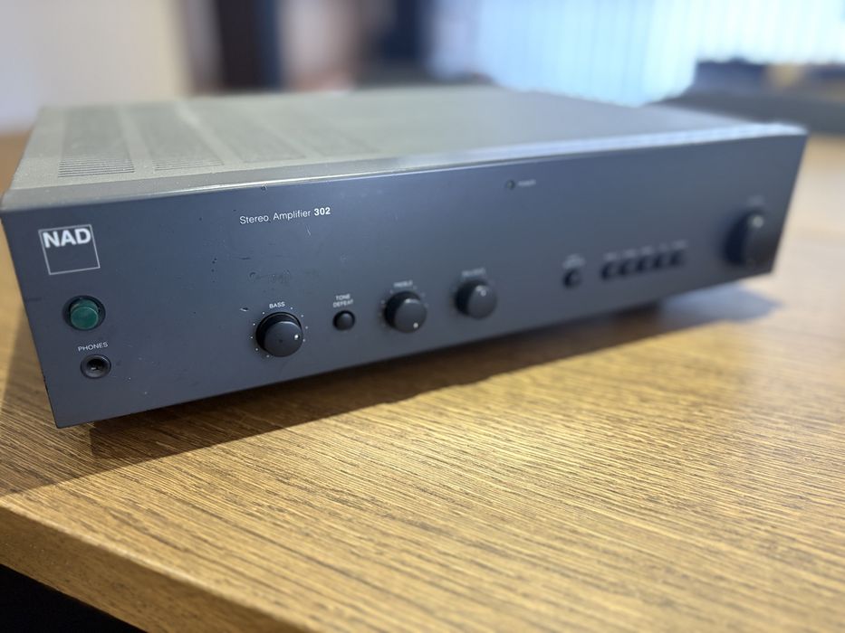 NAD 302 – Amplificador Integrado Vintage | Clássico Hi-Fi