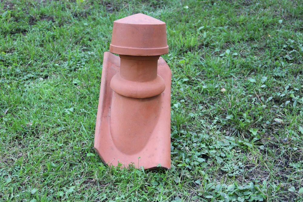 Kominek wentylacyjny, ceramiczny.