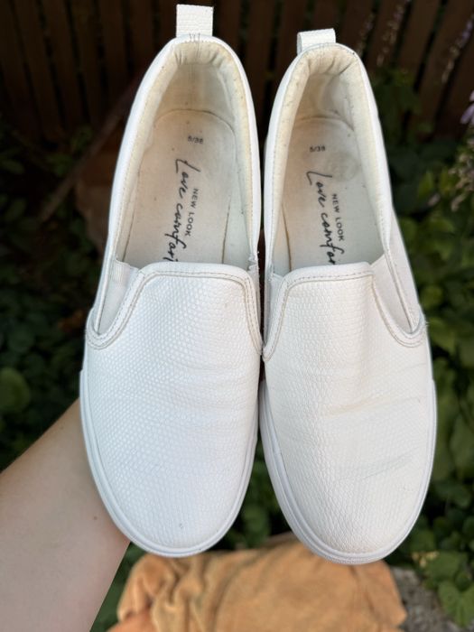 Білі кеди new look