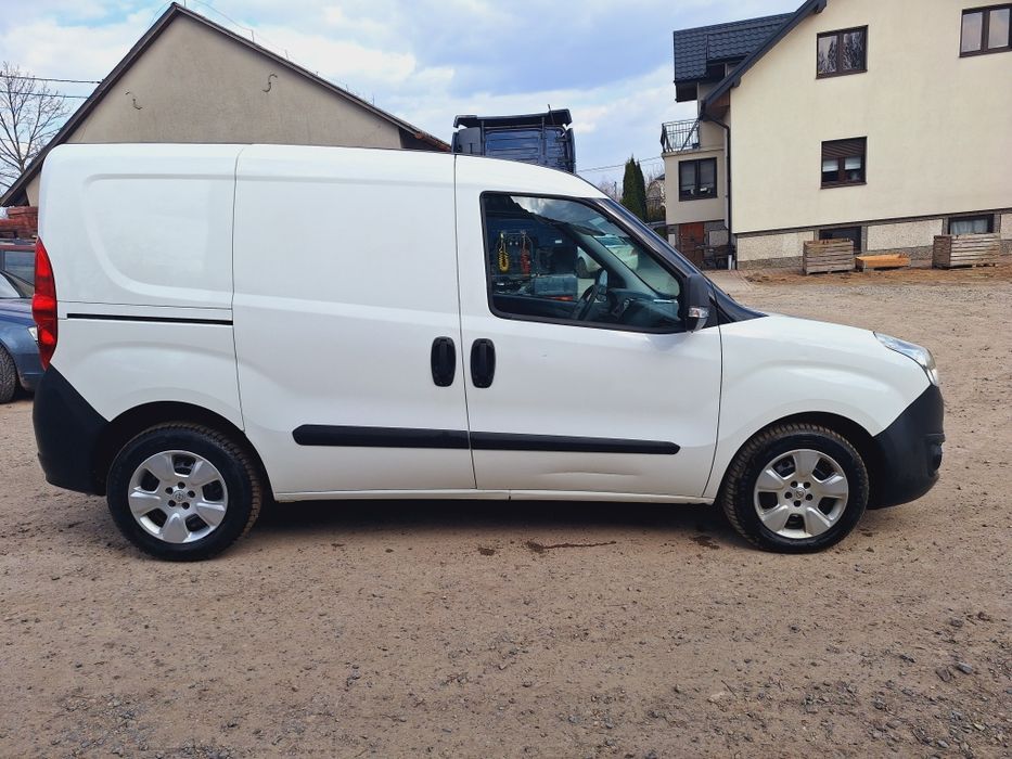 Opel Combo stan bdb 147 tysiecy km 2016 rok fiat dobro