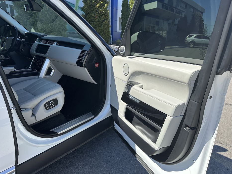 Продам ИДЕАЛЬНЫЙ RANGE ROVER 4.4 TDi официал