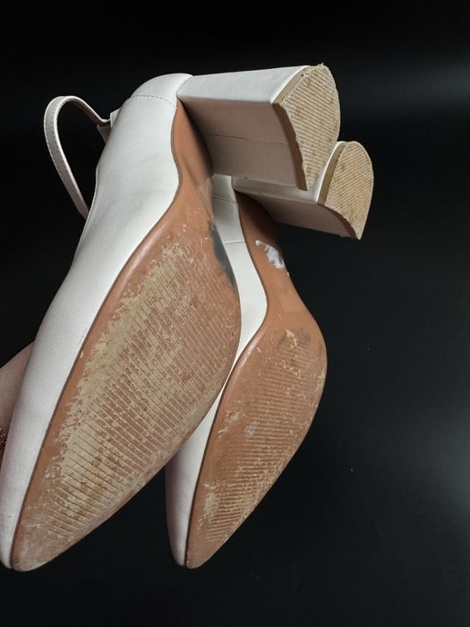 Жіночі туфлі у бежевому кольорі